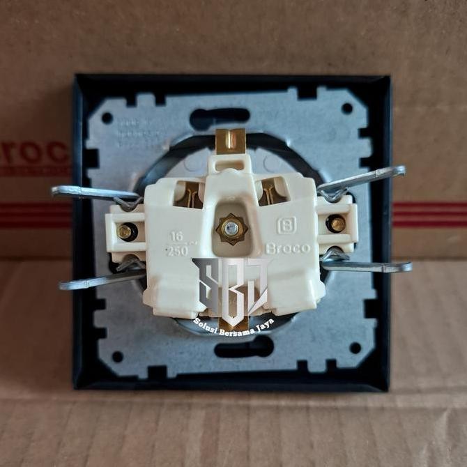 Stop Kontak Tutup Broco Plano Hitam E152