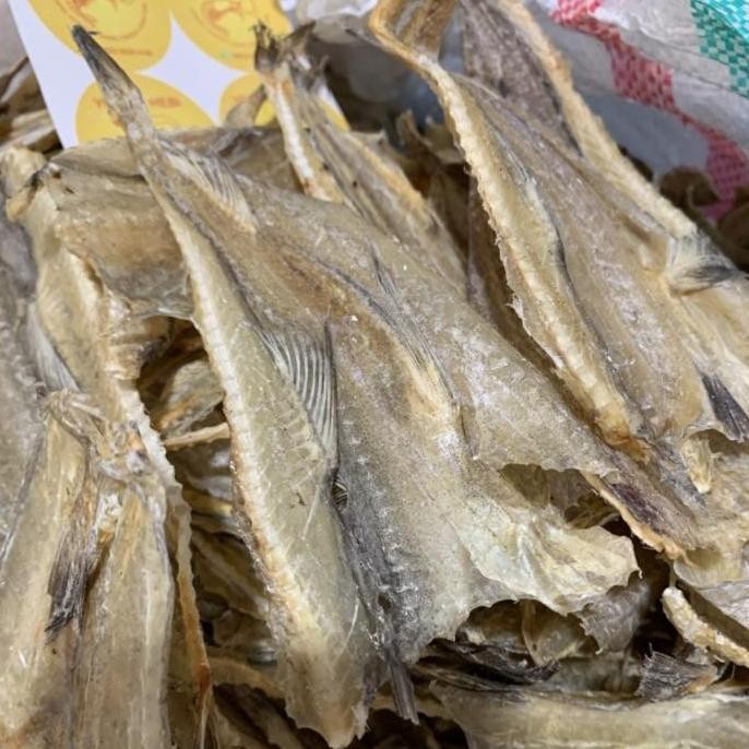

Ikan Asin Jambrong Kering 500 Gram /Ikan Asin Siting Pin Bagansiapiapi