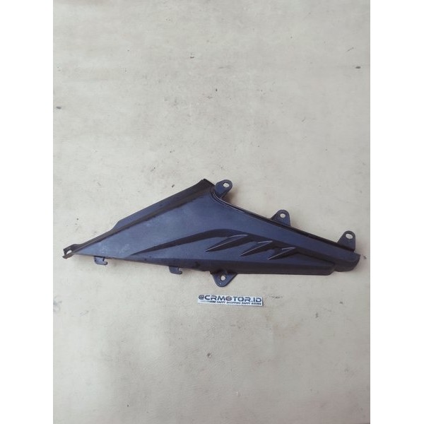 Sambungan Coverside Cover Aki Samping Cover Mesin Kanan R Honda Megapro Mono New Shock Monoshock Ori