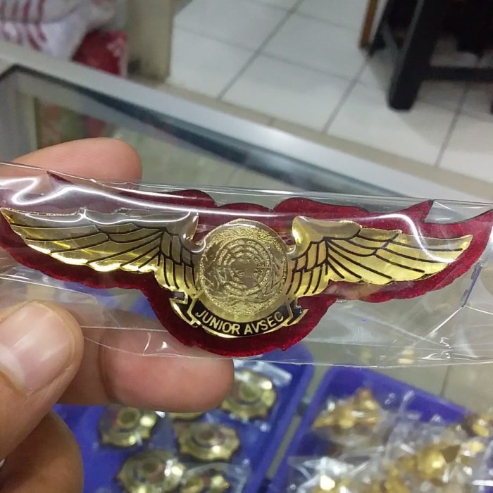 

Wing Junior Avsec Mika