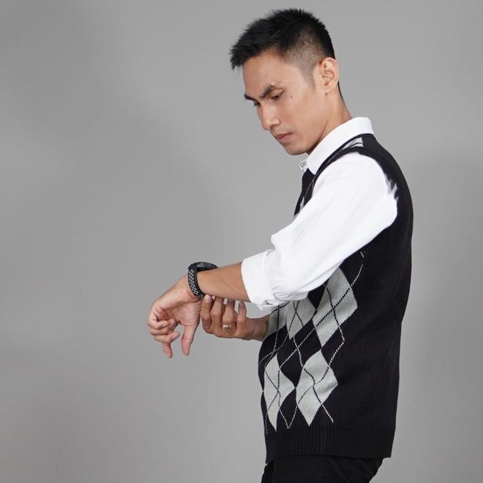 Good Quality Okechuku Rompi Rajut Motif Kotak Pria Knit Vest Pria Rompi Rajut Seragam Casual Sweater