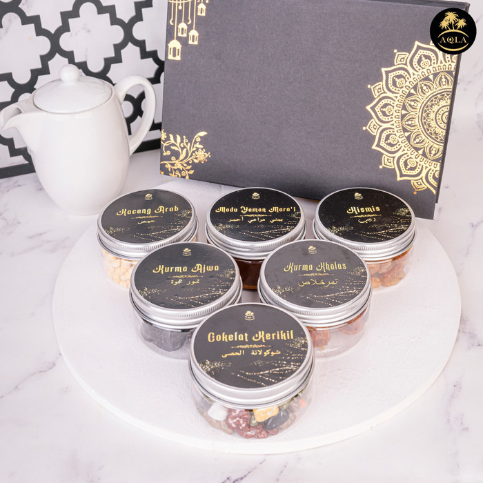 

OLEH OLEH UMROH DAN HAJI PAKET BOX PREMIUM / PAKET KURMA KACANG ARAB KISMIS
