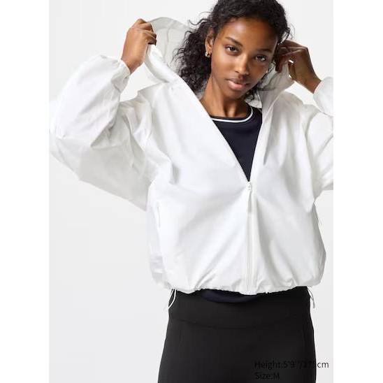 Jacket UNIQLO woman Light Pocketable Parka white putih 163332