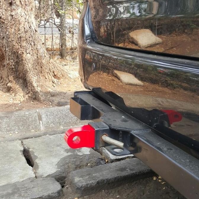Shackle mount towing