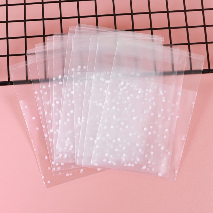 

Plastik Doff Polkadot - Plastik Perekat Dot Cookies - 14 X 14 Cm