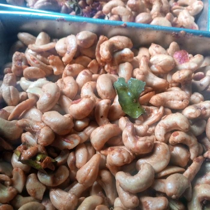 

BARANG TERLARIS Kacang mete rasa pedas manis 1kg