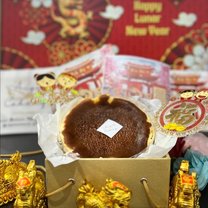 

PROMO !!! SALE TERLARIS CHINESE NEW YEAR CNY IMLEK HAMPERS BASQUE BURNT CHEESE CAKE READY