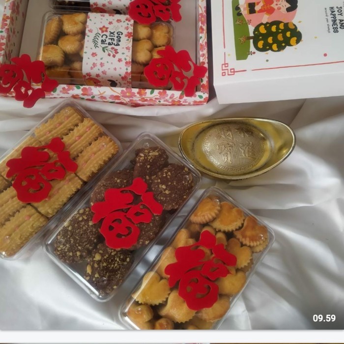 

PROMO !!! SALE TERLARIS HAMPERS KUE IMLEK HOMEMADE BOX PREMIUM ISI 3 TOP PERSEGI +KARTU UCAPAN READY