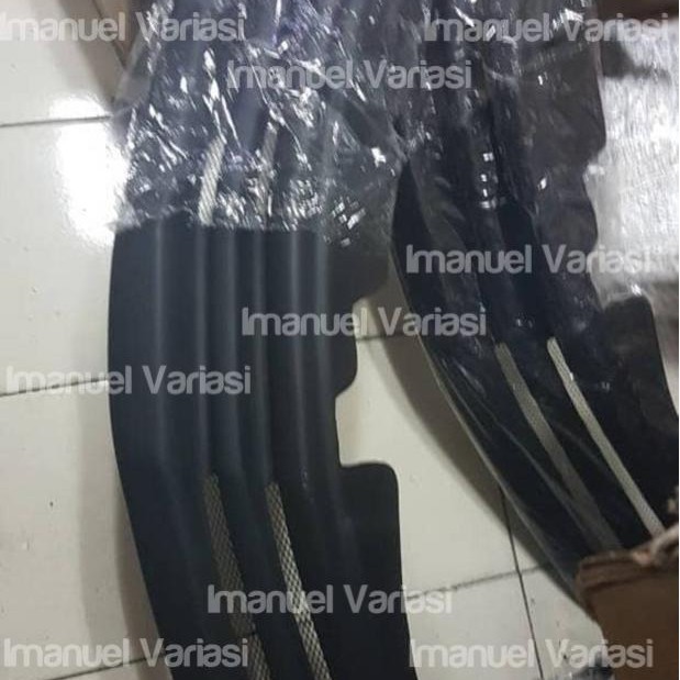 Grill Custom Livina 20-2011