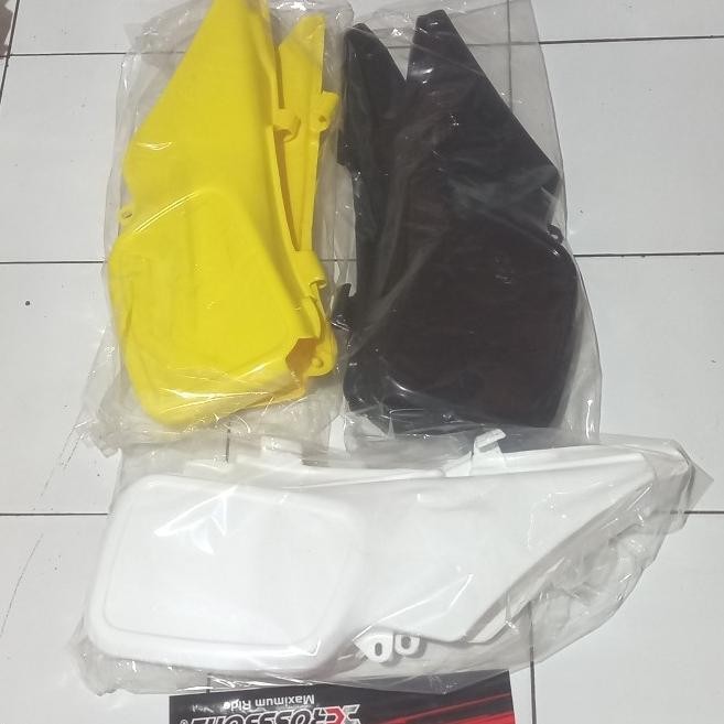 side cover Suzuki TS125 side panel Suzuki Ts125 kempol Suzuki TS125 bodi samping Suzuki TS125 sayap 