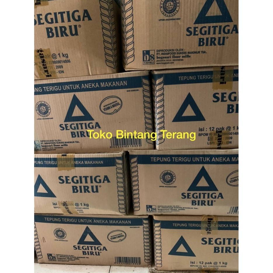 

BARANG TERLARIS Tepung Terigu Cap Segitiga Biru 1 dus / 1 Karton 12 kg isi 12 pcs 1 kg