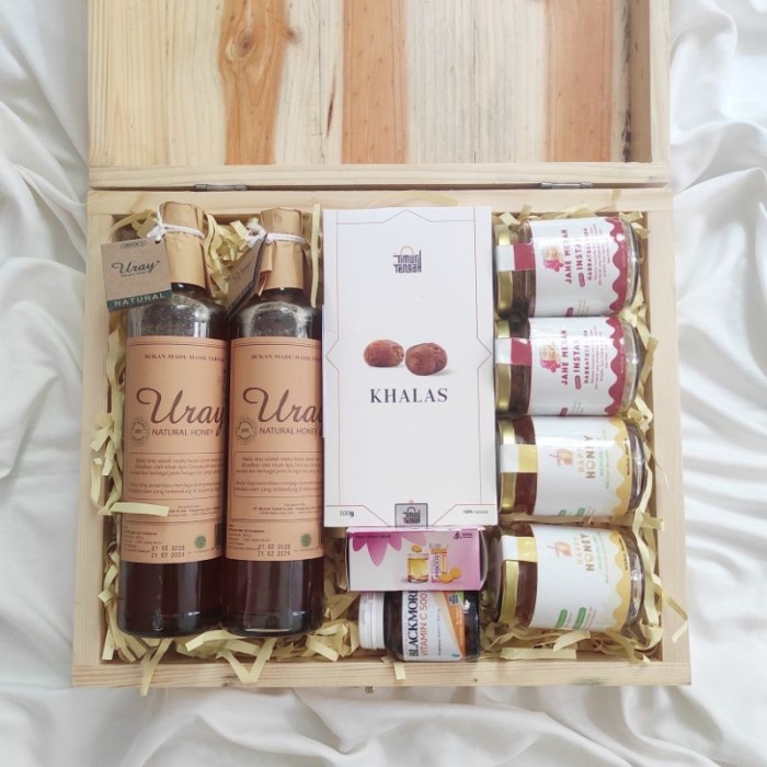 

Eid / Lebaran / Ramadhan Big Wooden Box Hampers With Blackmores Vit C