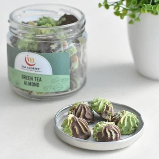 

ina cookies greentea almond jar/toples kaca Berkualitas