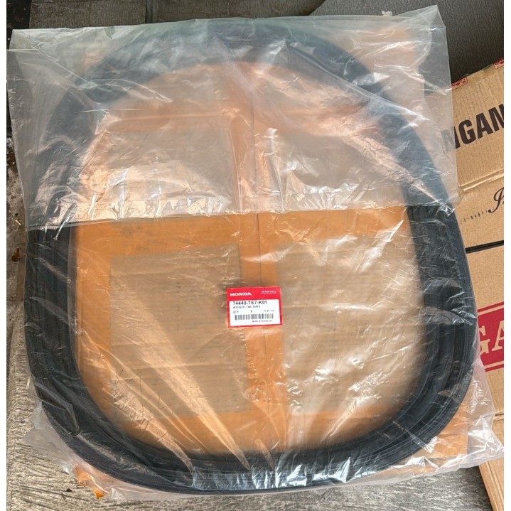 Karet Pintu Bagasi Mobilio Original Honda