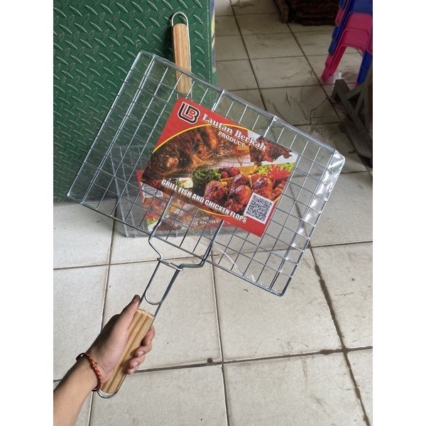 Pemanggang Jepitan Ikan Gagang Kayu 30x44cm - Jepitan Bakaran Daging - Panggangan - Sedang anti leng