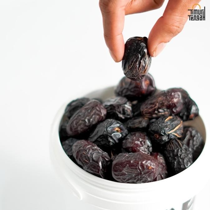 

Kurma Ajwa Ember Premium Timur Tengah 850 Gr Jumbo High Quality Original Dan Terpercaya