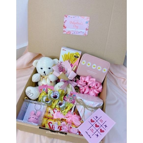 

SPECIAL [READY] Premium Gift Box PINK VIRAL HAMPERS HARI KASIH SAYANG Valday 2025 | Hampers Gift Box / Hadiah Gift Box gift box Kado wisuda/ Kelulusan /Ulang Tahun / Anniversary / Bunga Sempro / Hampers Wisuda Kado Gift VALENTINE 2025 eq-77