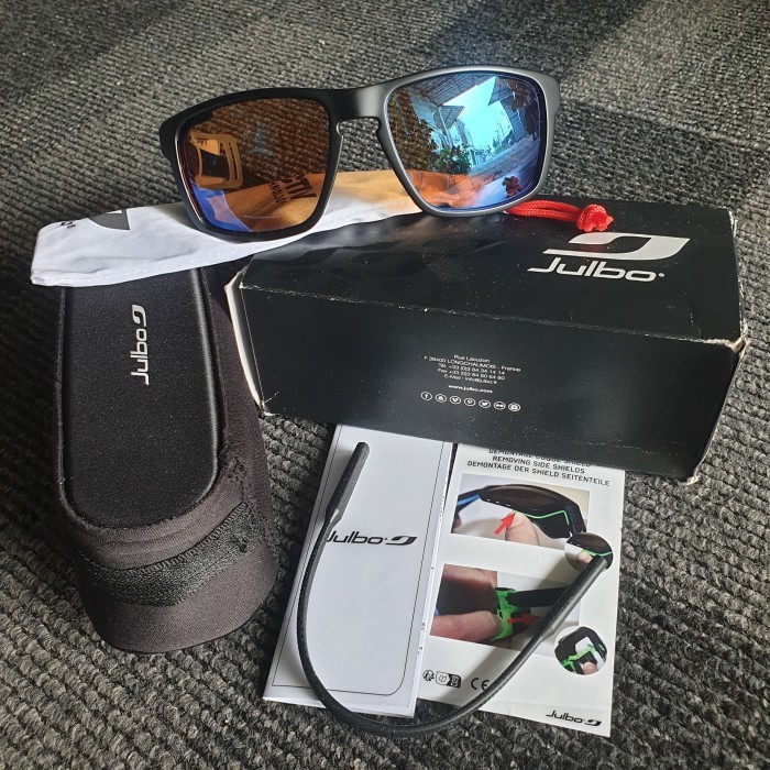 KACAMATA JULBO SHIELD BLACK MATTE REACTIVE PERFORMANCE 2-4 - RUNNING LARI GUNUNG MOUNTAIN