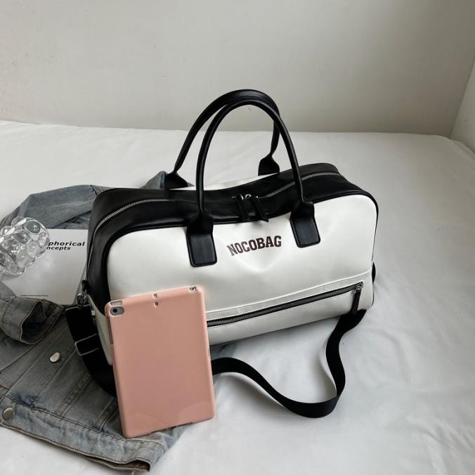 TAS TRAVEL / TAS DUFFEL / TAS OLAHRAGA GYM FITNESS / TAS KULIT WANITA