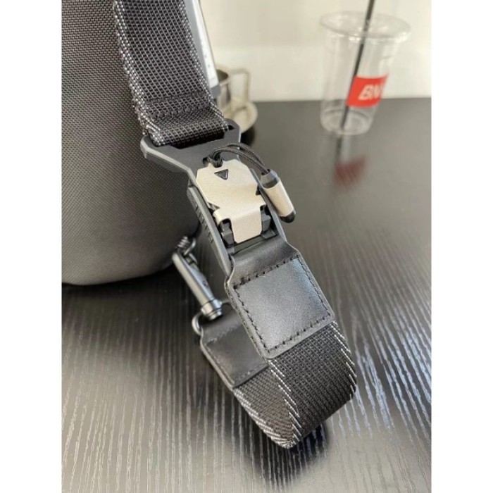 TAS T U M I ESPORTS SLING BAG BODYBAG SELEMPANG