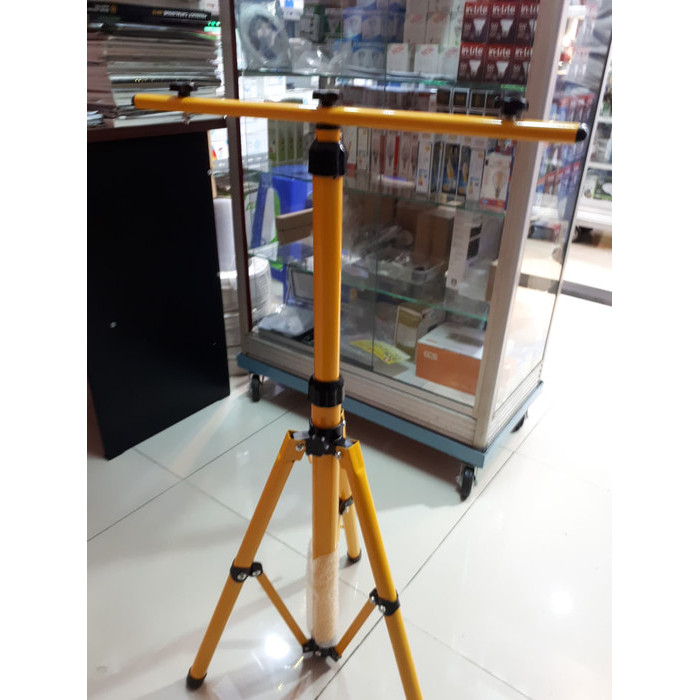 Tripod Standing Lampu Sorot