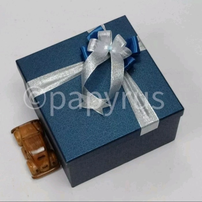 

Papyrus 25X25 Tinggi 15Cm Kotak Kado Gift Box
