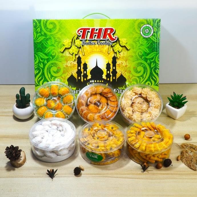 

PAKET KUE KERING LEBARAN APRIMA JAYA PARSEL KUE KERING PARSEL KUE LEBARAN HAMPERS LEBARAN IDUL FITRI KUE NASTAR KACANG PUTRI SALJU BINTANG 5 BESAR. H24M