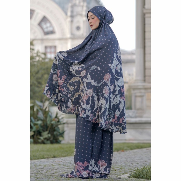 BUTTONSCARVES PRAYER ROBE THE ROYALE SERIES