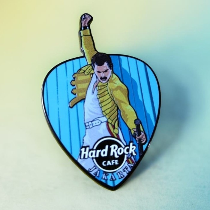 PIN Hard Rock Cafe original Freddie Mercury of Queen PIN