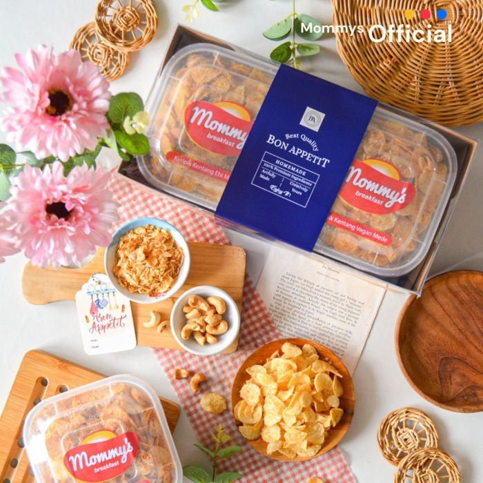 

GIFT HAMPERS KERIPIK KENTANG EBI MEDE MOMMYS PREMIUM ULTIMATE PARCEL