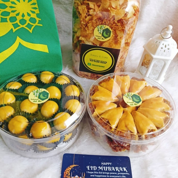 

PARCEL IDUL FITRI PAKET NASTAR + KERIPIK KENTANG EBI LEBARAN