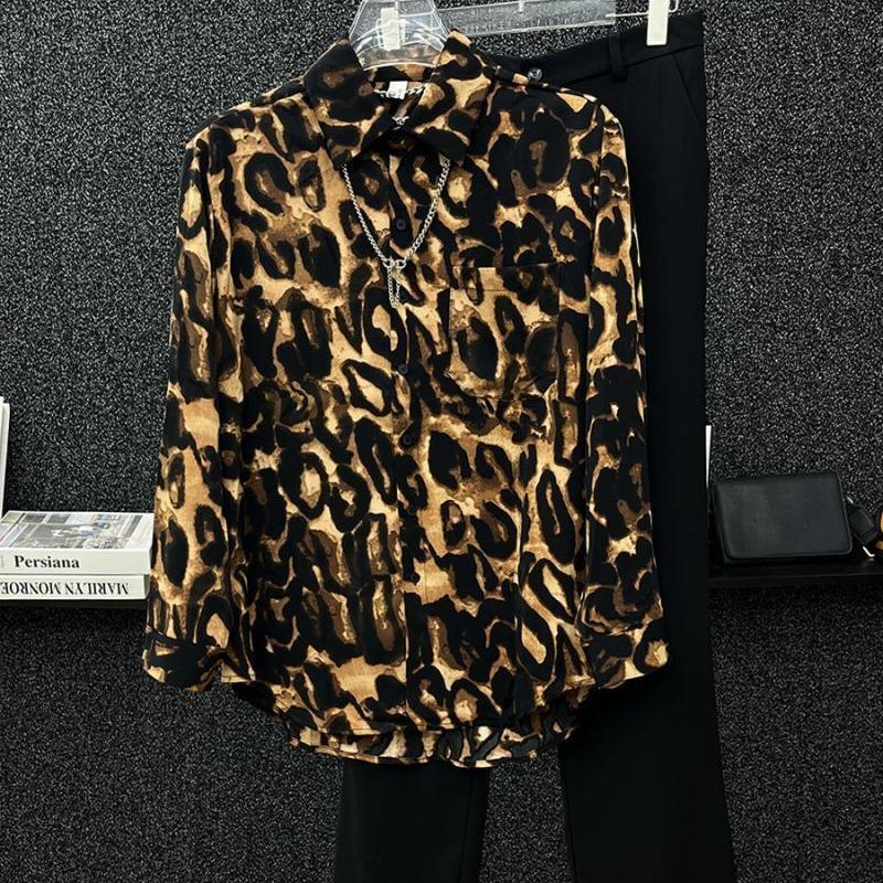 Kemeja lengan panjang pria dengan motif leopard