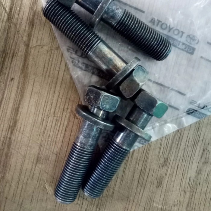 BAUT TOWING BELAKANG LANDCRUISER 80 VX80 LC80