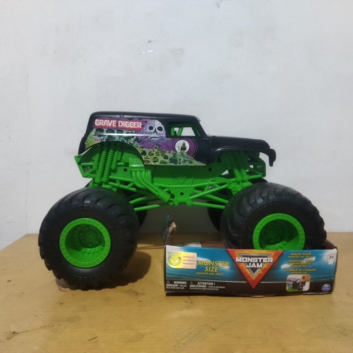 monster jam grave digger monster size