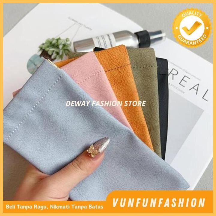 KANTONG KACAMATA SERBAGUNA MAGNET DENGAN KAIN LEMBUT DAN MOTIF KULIT SINTETIS: TAS POUCH ANTI AIR MO