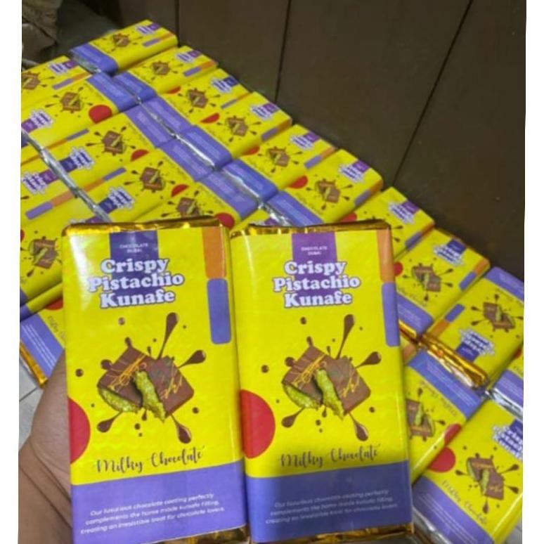 

Viral Chocolate Dubai Original Crispy "PISTACHIO KUNAFE" Berat 270 gr ,Size 16x8 cm ,Coklat Viral Lembut Meleleh Dimulut Food Cocoa Cemilan Makanan Cokelat Terlaris