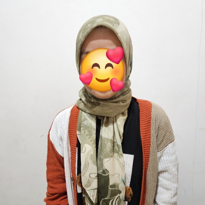 Kami Scarf Motif Hijab Segiempat Sage Green Promo Terbatas