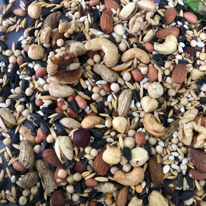 

DELUXE MIX PLUS WALNUT ALMOND MACADAMIA LARGE PARROT JJ SEED 1KG