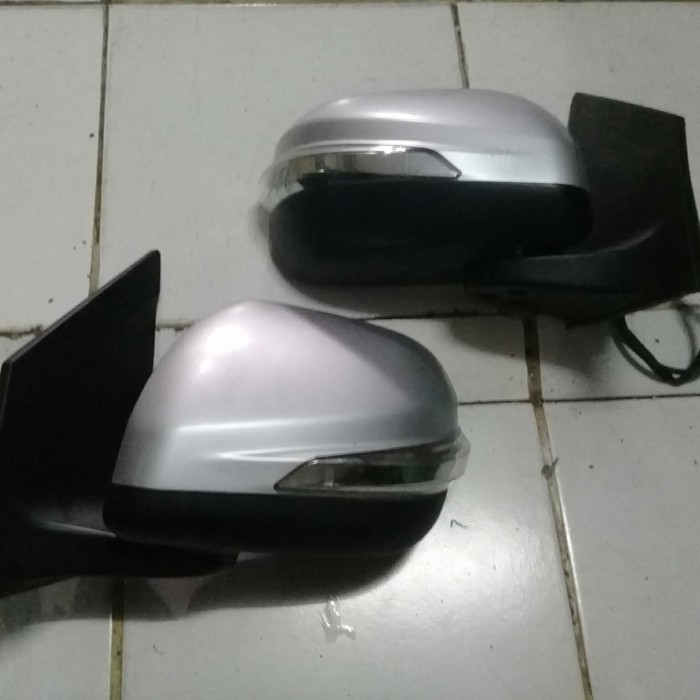 Spion Avanza Velos Satuan Bekas
