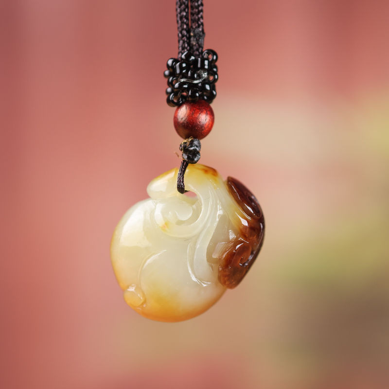 Biji Gunung Giok Hetian Alami Xinjiang, Persik Ukir Berwarna Tiga Dimensi