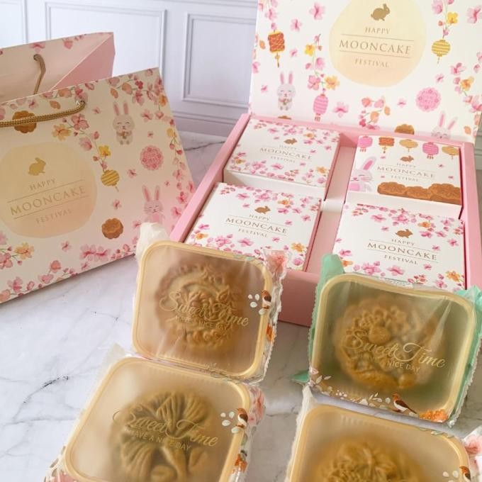 

CO Sakura Mooncake Box isi 4 mooncake 4 rasa