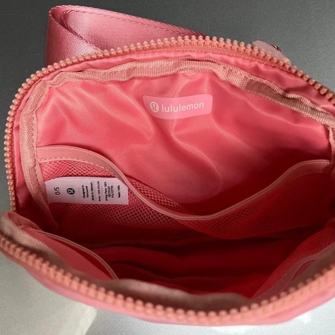 LULULEMON : 9 COLOR EVERYWHERE ON THE GO BELT BAG TAS WAIST BAG BAHU SLING BAG WANITA ELEGAN TERLARI