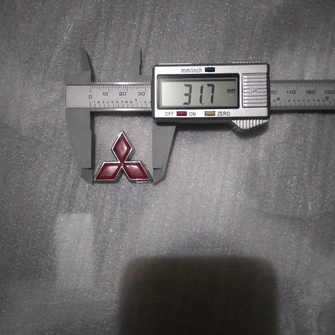 EMBLEM KECIL TIGA BERLIAN BAGASI MITSUBISHI GALANT FORSALE