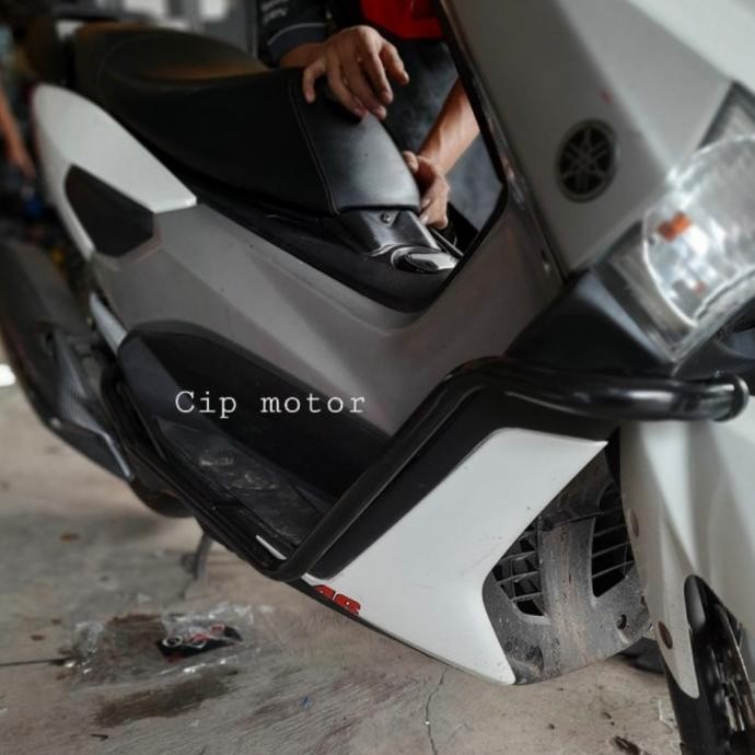 Crashbar Dudukan Lampu Tembak Nmax Old 2015 - 2019
