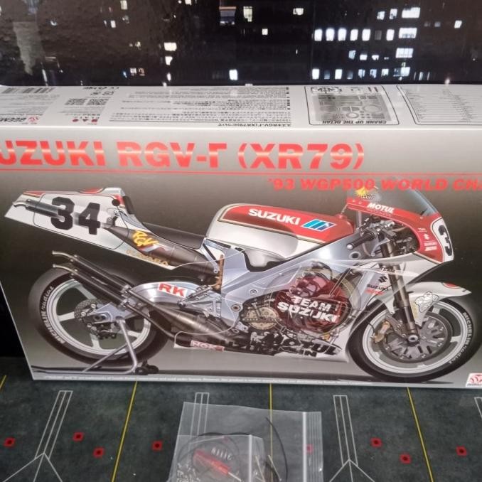 Promo Beemax Model Kit Suzuki Rgv-R (Xr79) 93 Wgp500 World Champion Skala 12