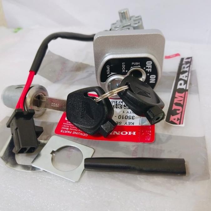 / Key Set Kunci Kontak Scoopy Karbu Original Ahm /