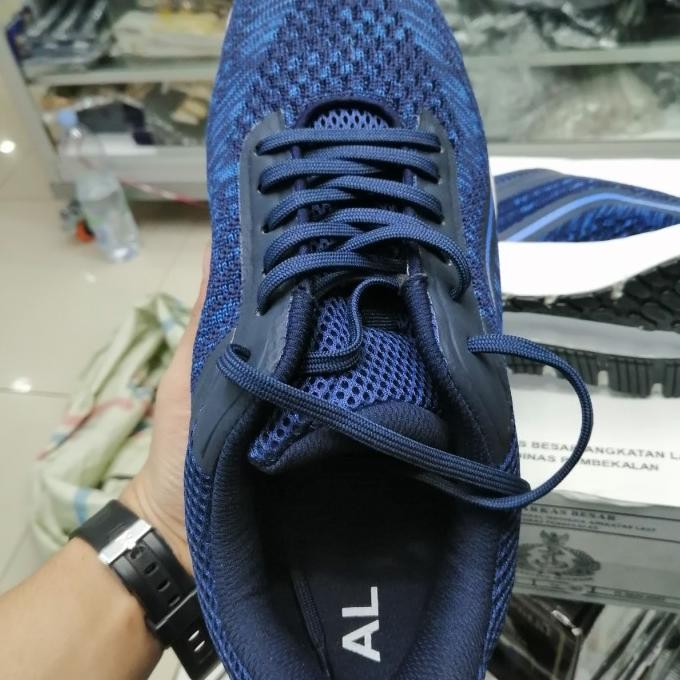 sepatu olahraga jatah TNI AL