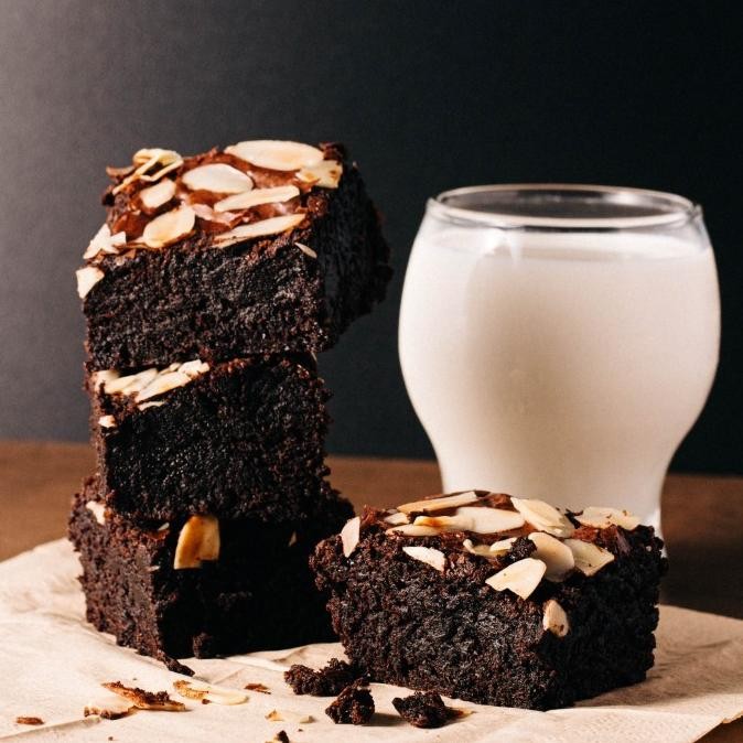 

Murah Almond Double Fudge Brownies | Mugifumi Fudgy Brownies