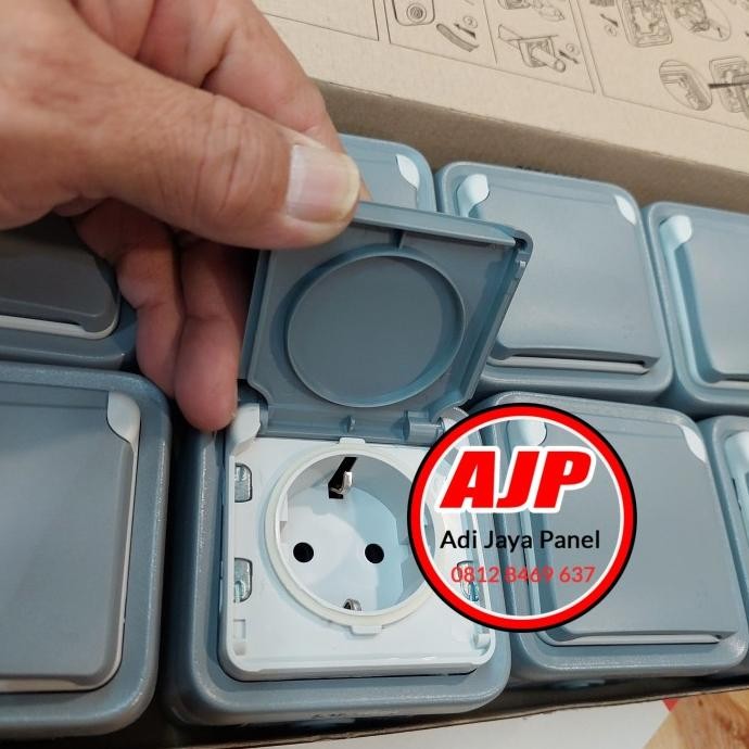 Miliki Stop Kontak Outbow Legrand 2Pin 69869