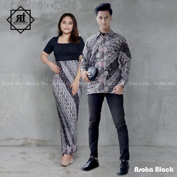 Baru Stelan Couple Kemeja Lengan Panjang  Pria Dan Rok Plisket Wanita Motif Batik Cocok Untuk Acara 